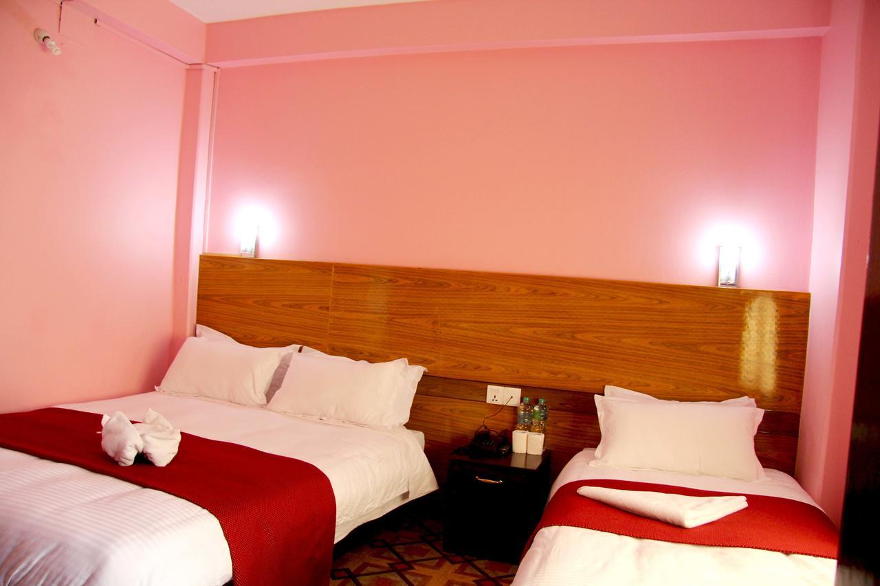 Hotel Buttercup Pokhara Eksteriør bilde