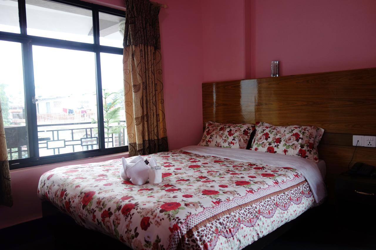 Hotel Buttercup Pokhara Eksteriør bilde