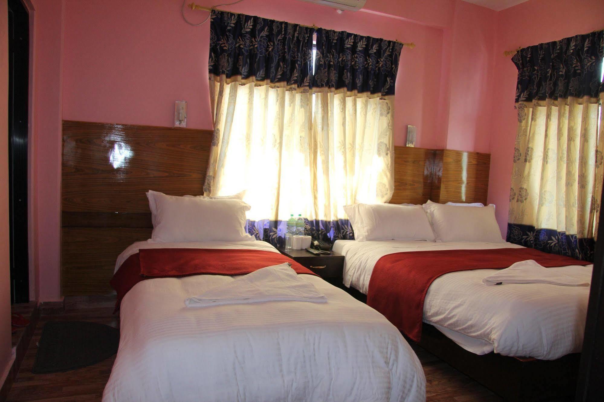 Hotel Buttercup Pokhara Eksteriør bilde
