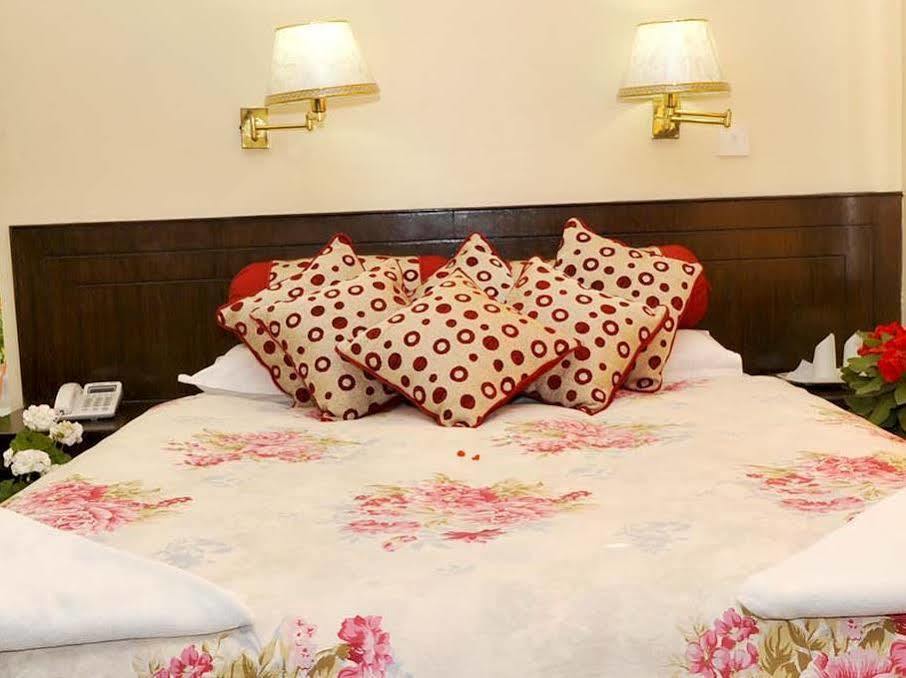 Hotel Buttercup Pokhara Eksteriør bilde