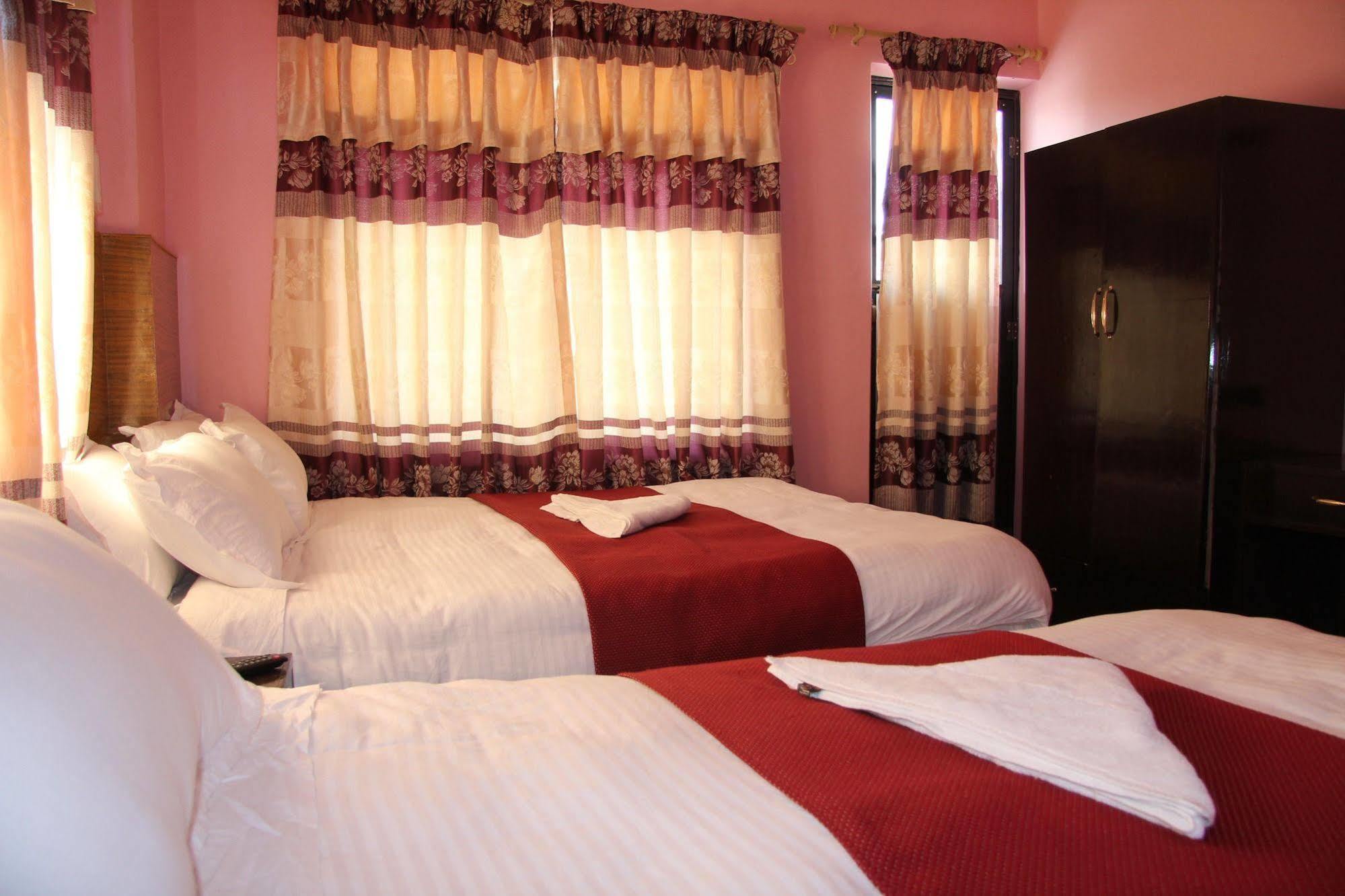 Hotel Buttercup Pokhara Eksteriør bilde