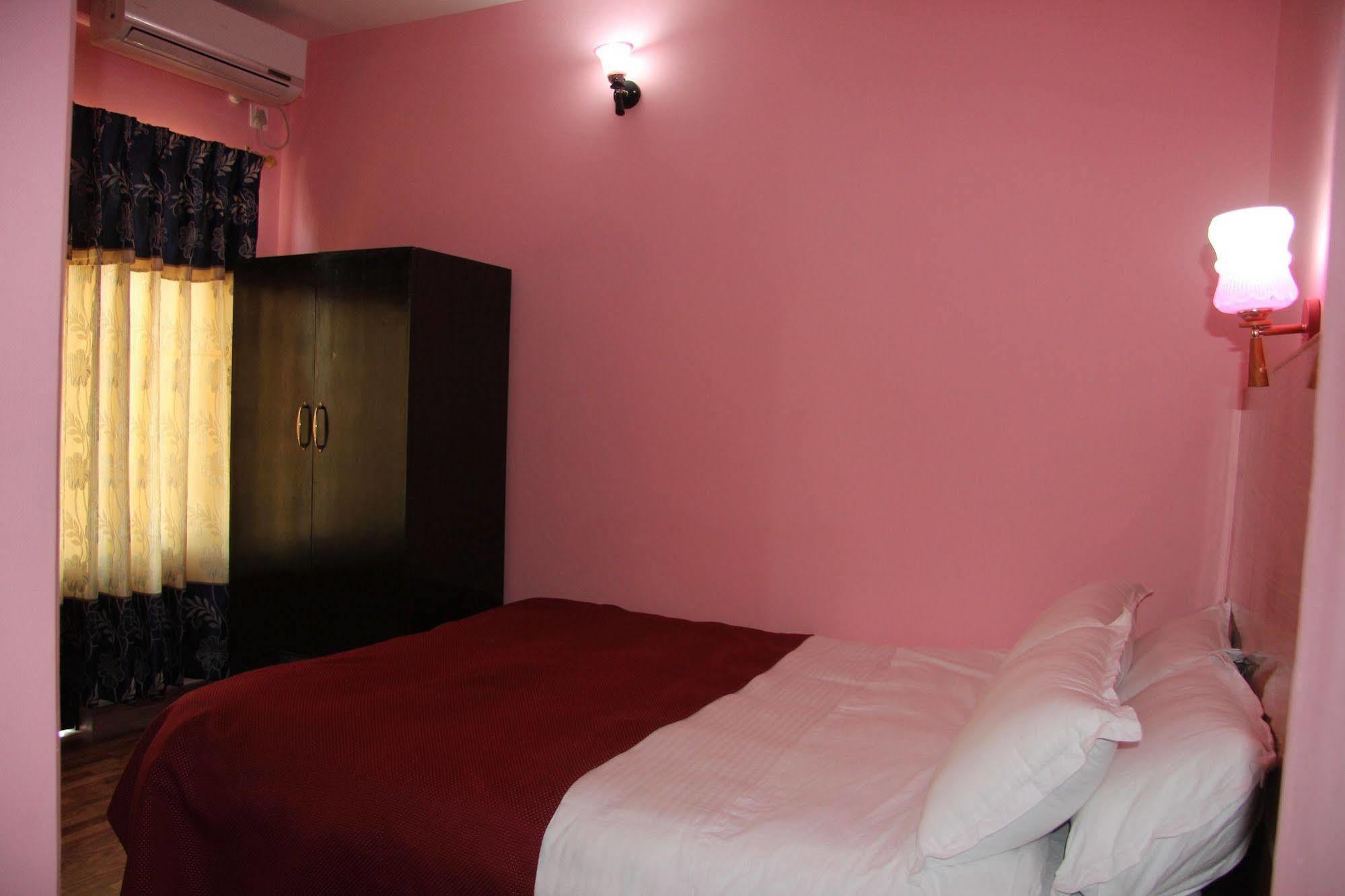 Hotel Buttercup Pokhara Eksteriør bilde