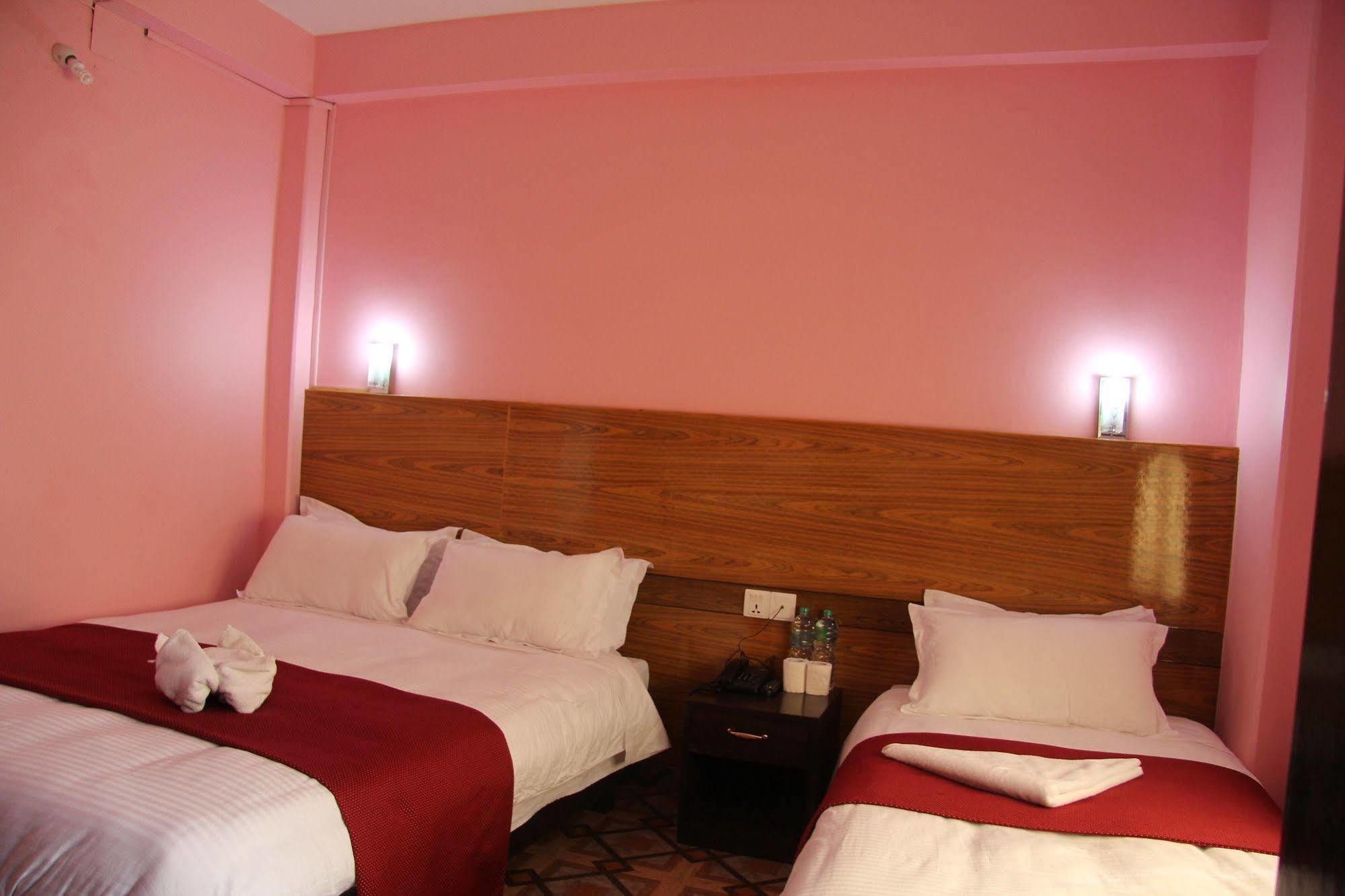 Hotel Buttercup Pokhara Eksteriør bilde