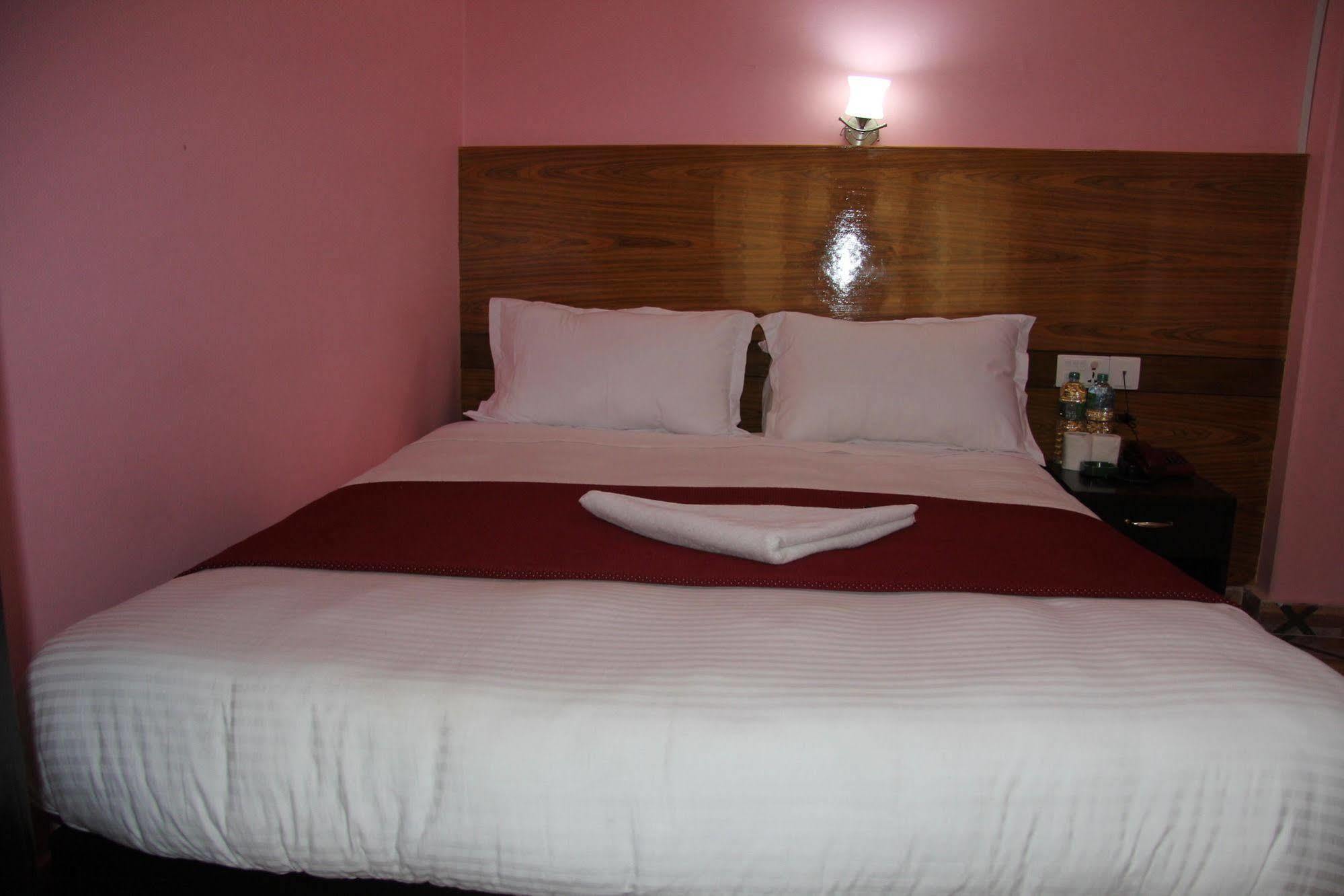 Hotel Buttercup Pokhara Eksteriør bilde