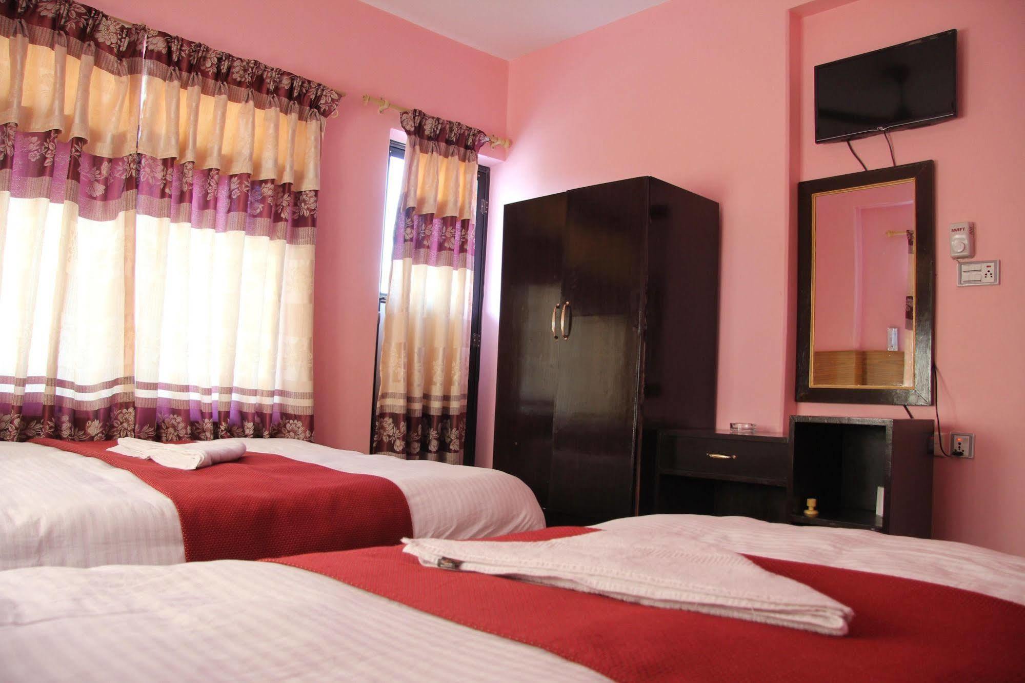 Hotel Buttercup Pokhara Eksteriør bilde