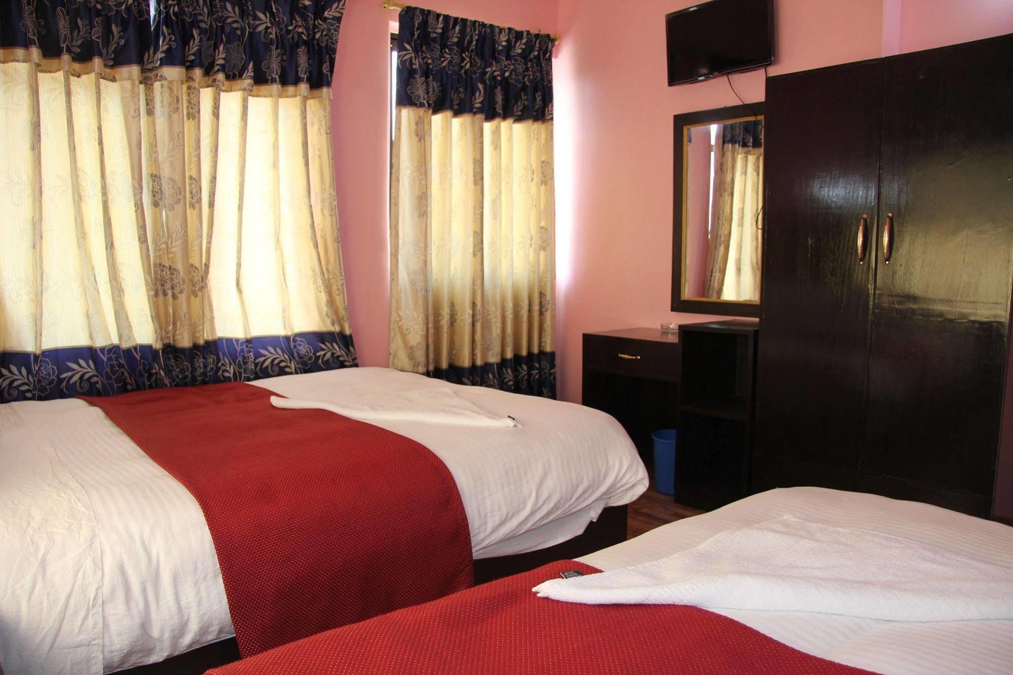 Hotel Buttercup Pokhara Eksteriør bilde