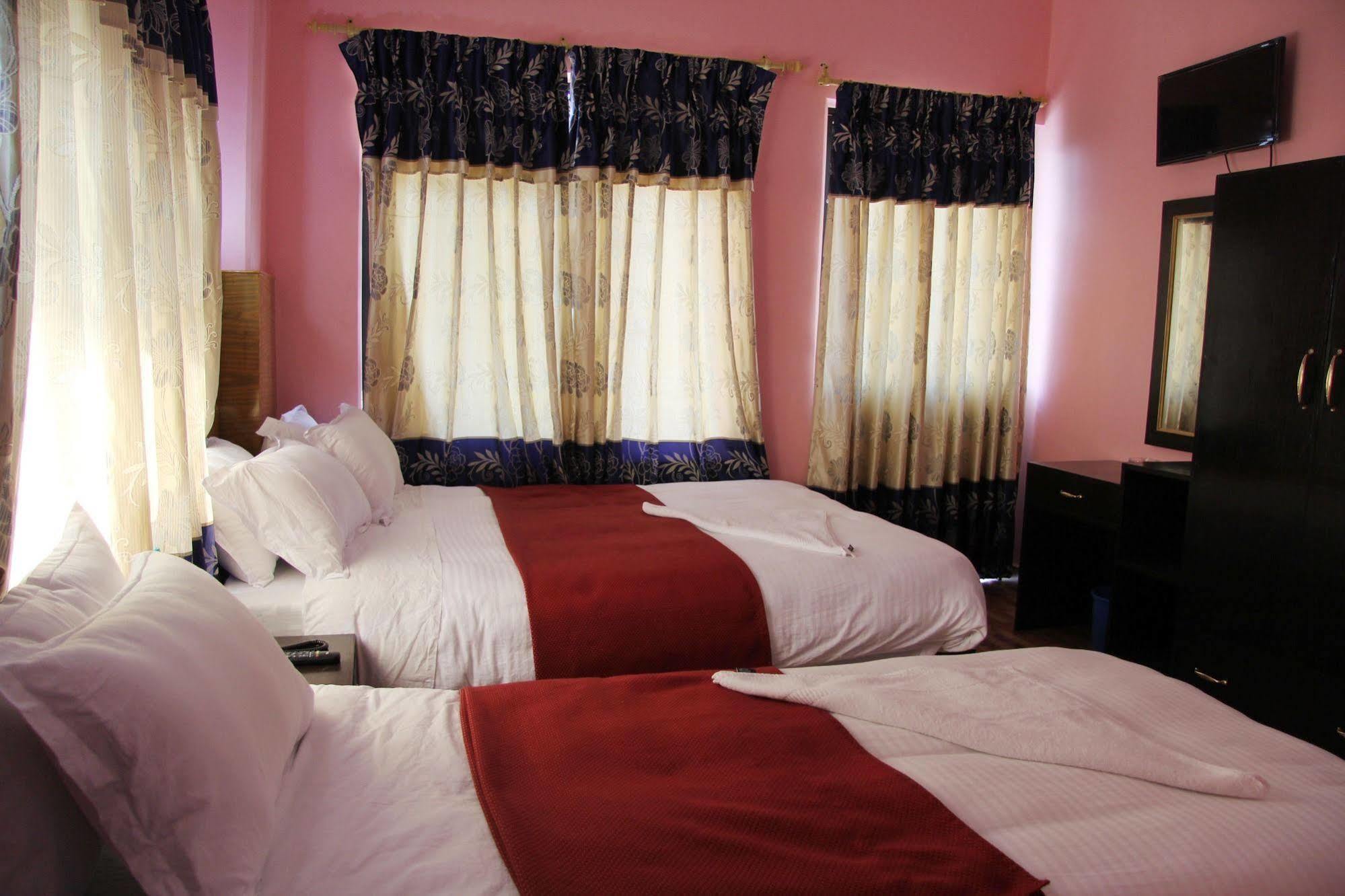 Hotel Buttercup Pokhara Eksteriør bilde