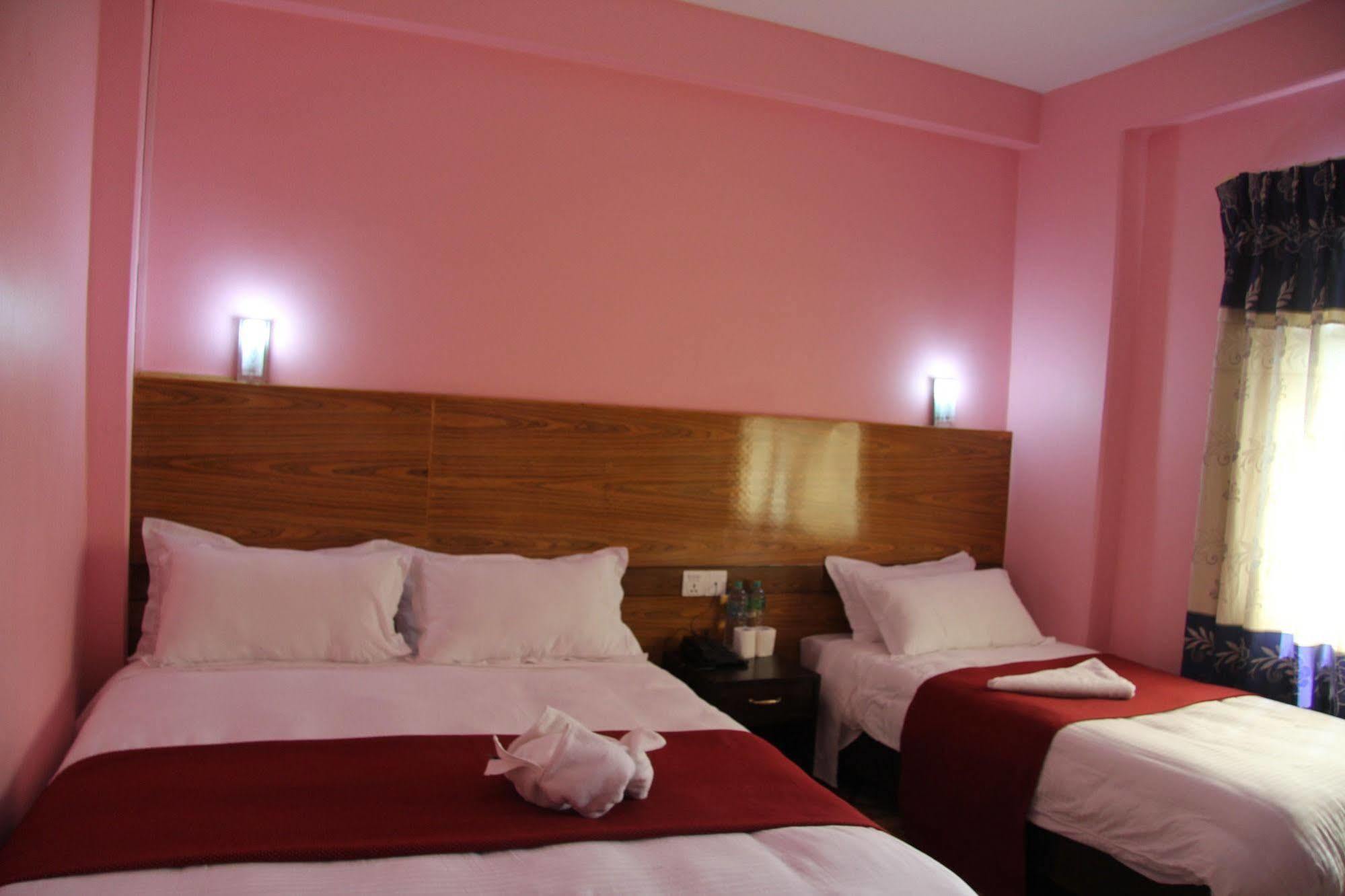 Hotel Buttercup Pokhara Eksteriør bilde