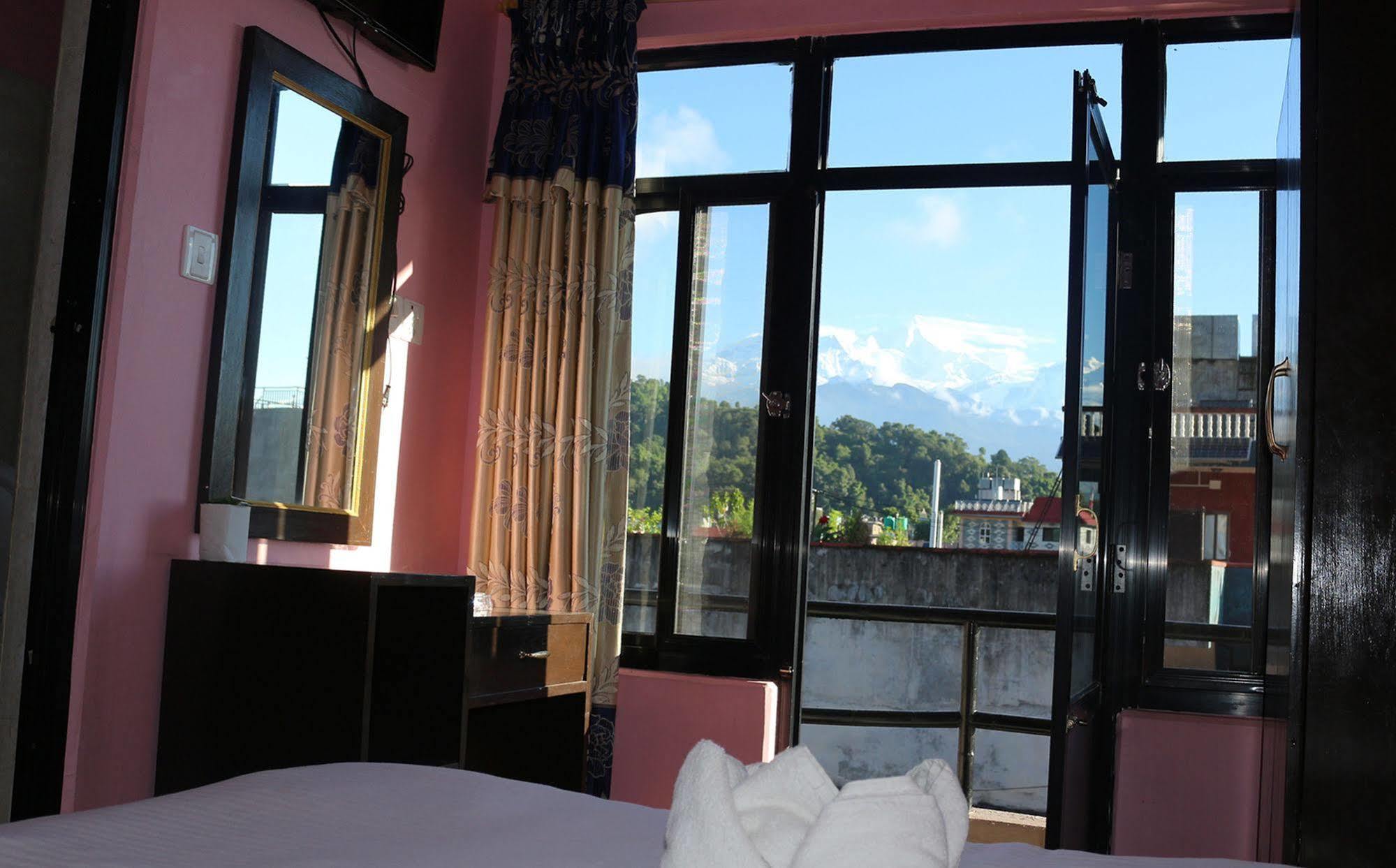Hotel Buttercup Pokhara Eksteriør bilde