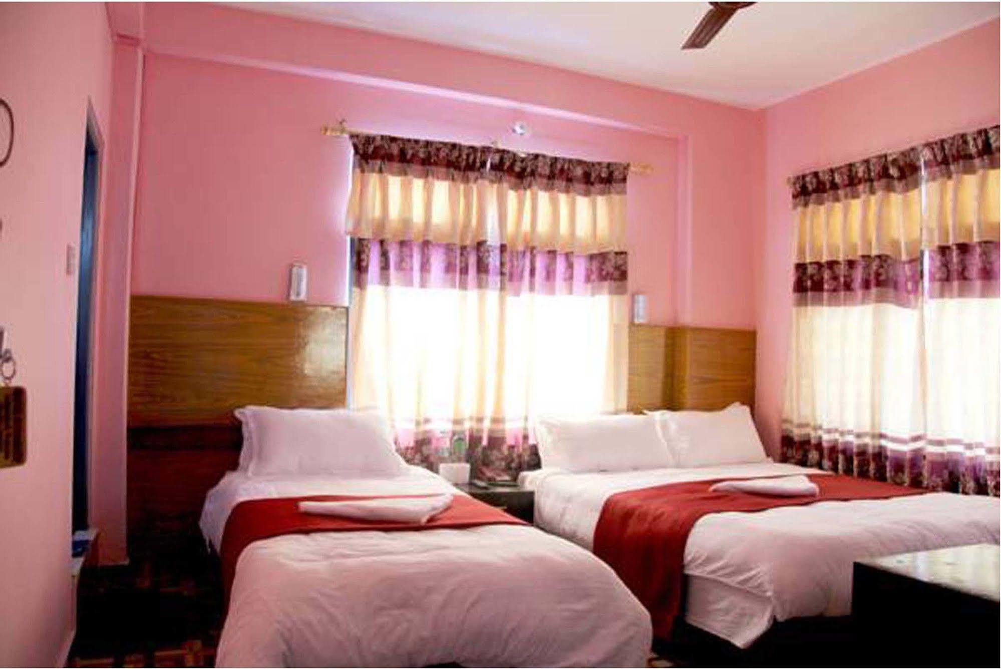 Hotel Buttercup Pokhara Eksteriør bilde