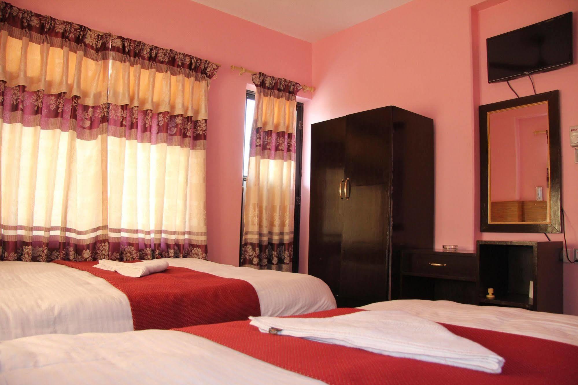 Hotel Buttercup Pokhara Eksteriør bilde