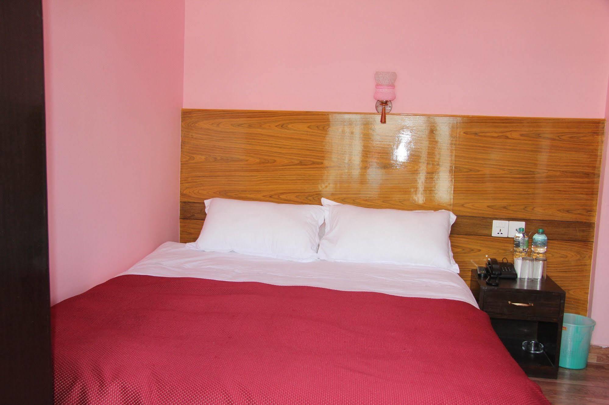 Hotel Buttercup Pokhara Eksteriør bilde
